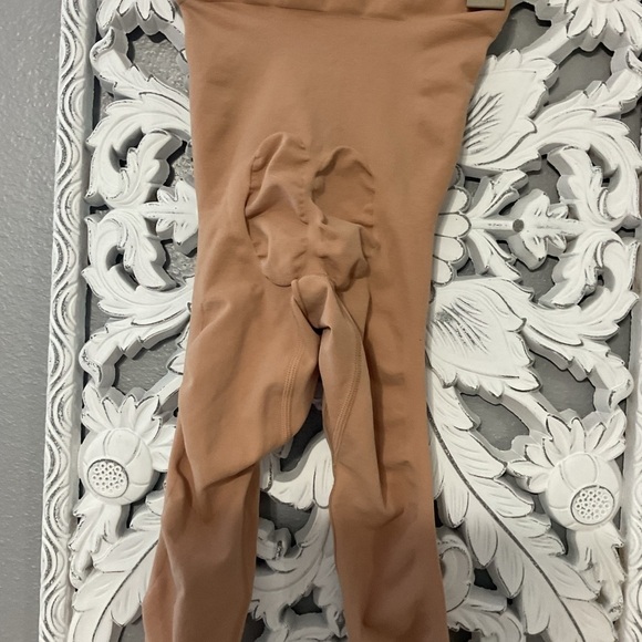 SKIMS Sculpting Seamless Leggings Clay color size XXS/XS - Picture 5 of 7